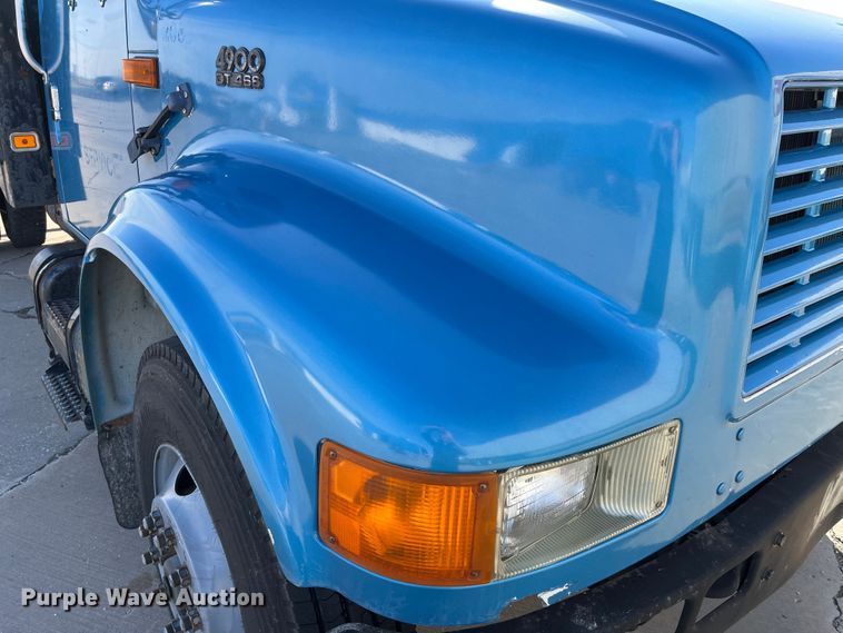 image for item DP0456 1995 International 4900  dump flatbed truck