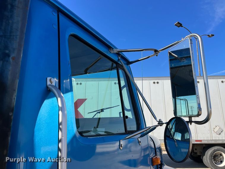 image for item DP0456 1995 International 4900  dump flatbed truck