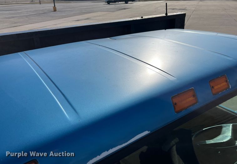 image for item DP0456 1995 International 4900  dump flatbed truck