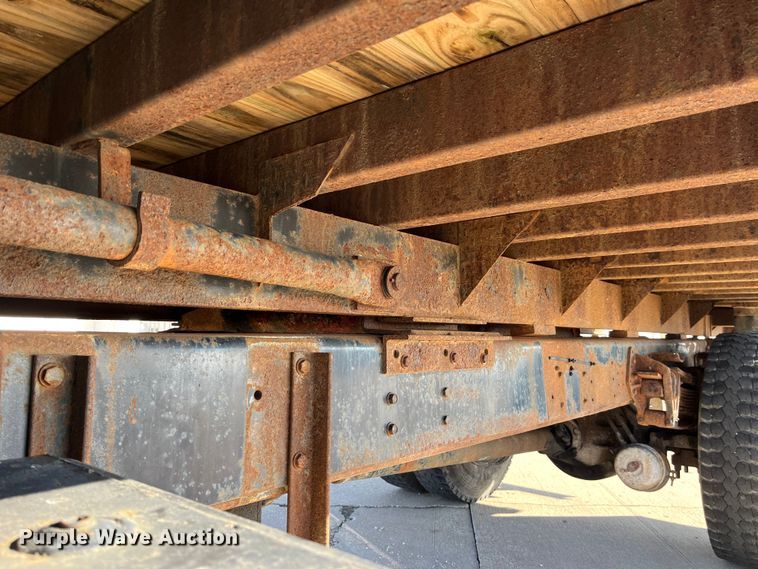 image for item DP0456 1995 International 4900  dump flatbed truck