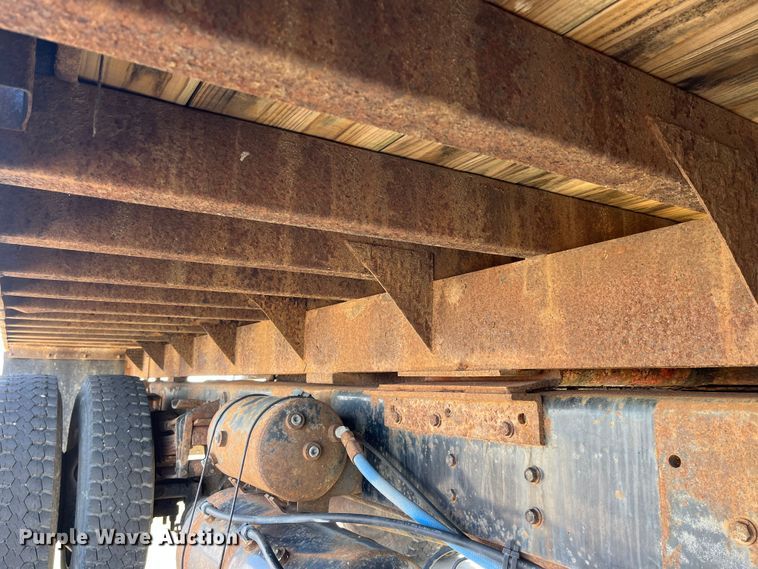 image for item DP0456 1995 International 4900  dump flatbed truck