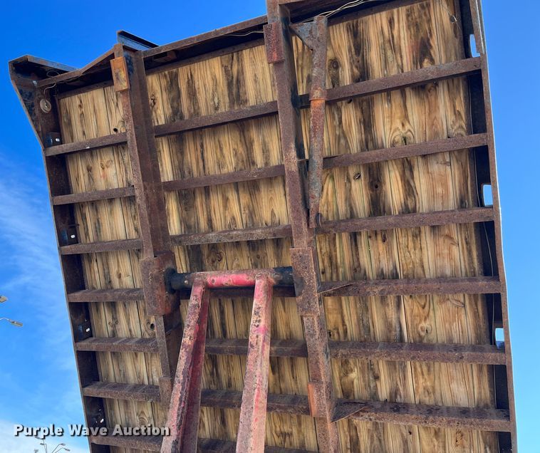 image for item DP0456 1995 International 4900  dump flatbed truck