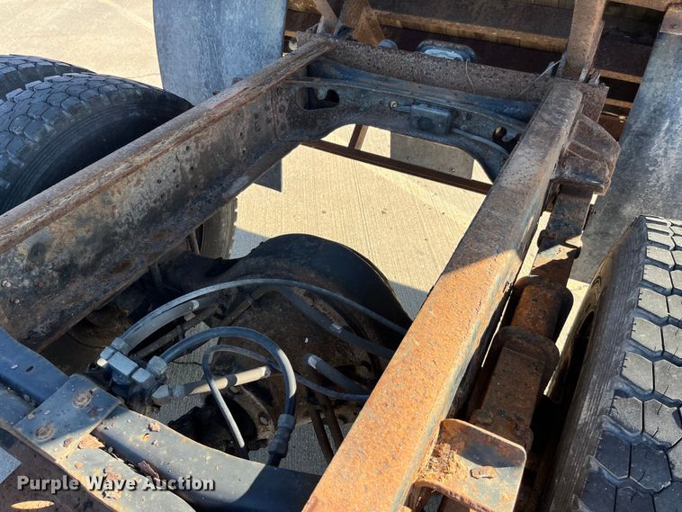 image for item DP0456 1995 International 4900  dump flatbed truck