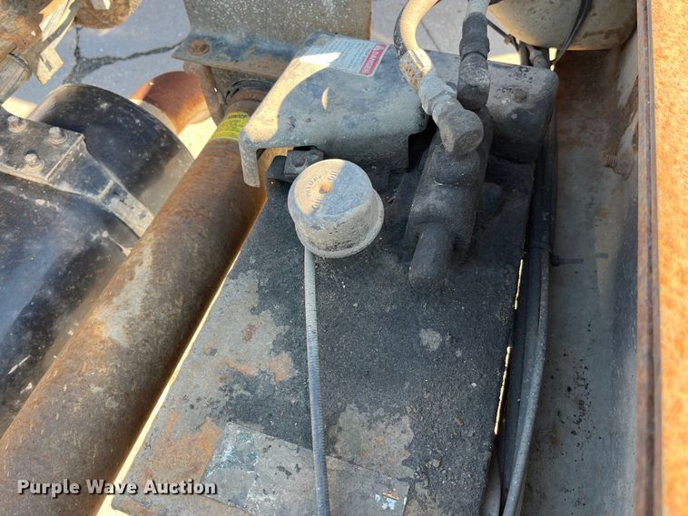 image for item DP0456 1995 International 4900  dump flatbed truck