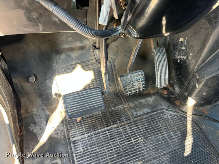 image for item DP0456 1995 International 4900  dump flatbed truck