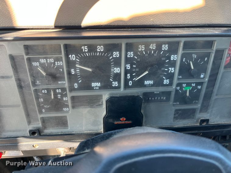 image for item DP0456 1995 International 4900  dump flatbed truck