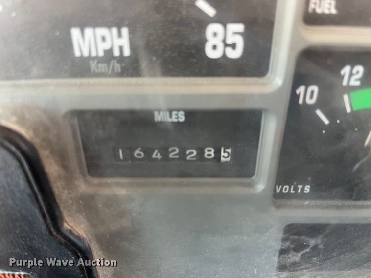 image for item DP0456 1995 International 4900  dump flatbed truck