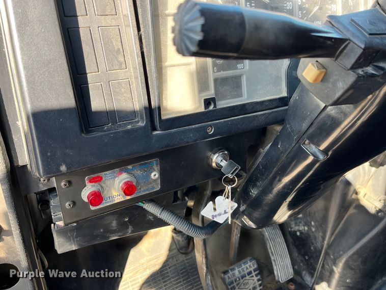 image for item DP0456 1995 International 4900  dump flatbed truck