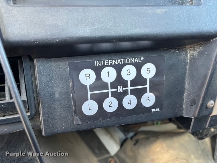 image for item DP0456 1995 International 4900  dump flatbed truck