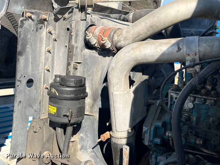 image for item DP0456 1995 International 4900  dump flatbed truck