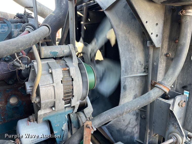 image for item DP0456 1995 International 4900  dump flatbed truck