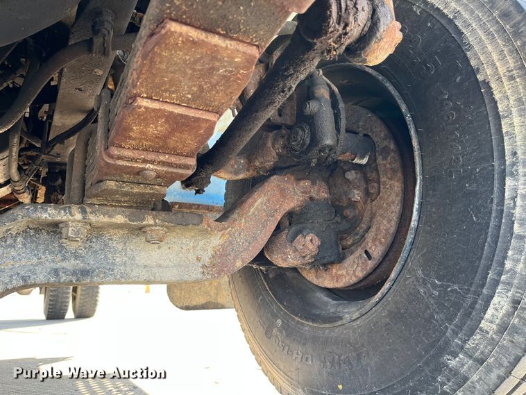 image for item DP0456 1995 International 4900  dump flatbed truck