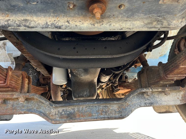 image for item DP0456 1995 International 4900  dump flatbed truck