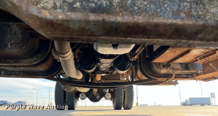 image for item DP0456 1995 International 4900  dump flatbed truck