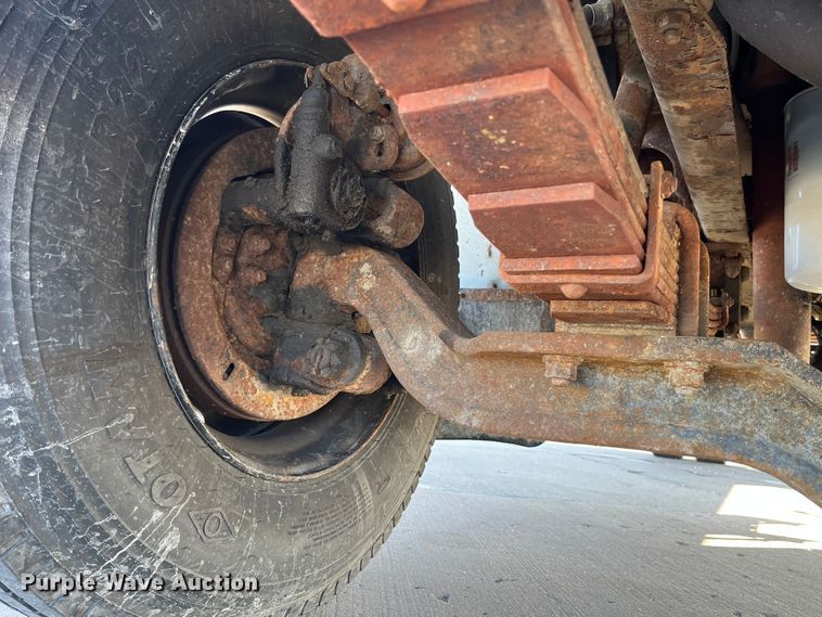 image for item DP0456 1995 International 4900  dump flatbed truck