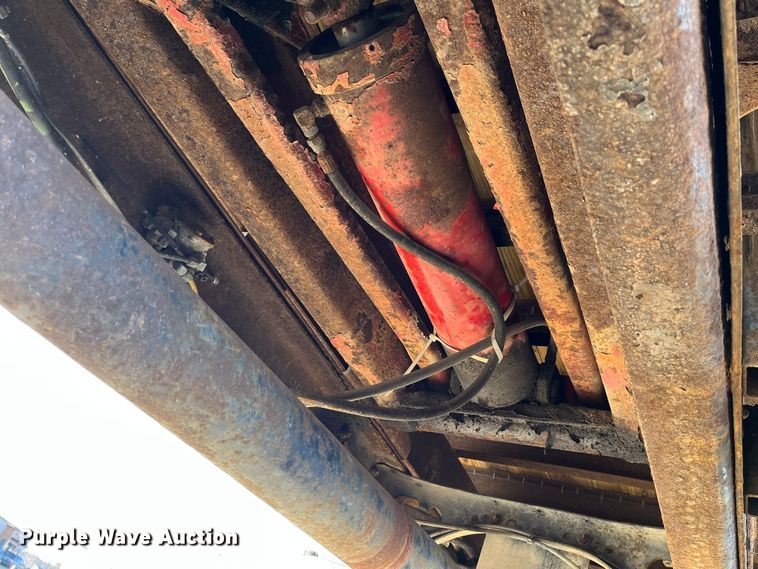 image for item DP0456 1995 International 4900  dump flatbed truck