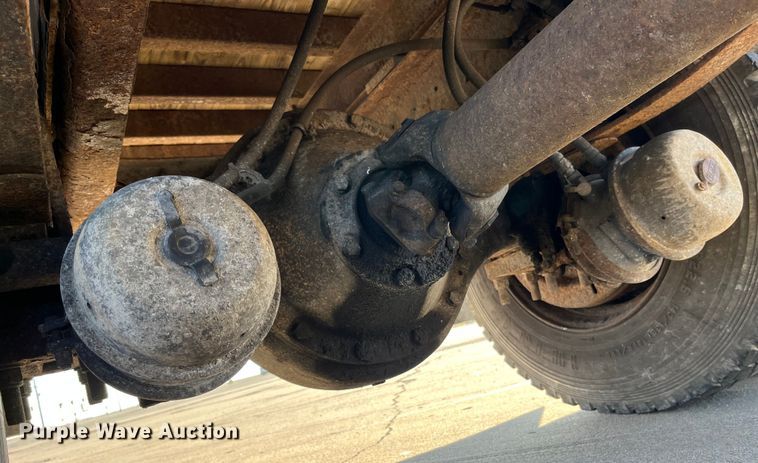 image for item DP0456 1995 International 4900  dump flatbed truck