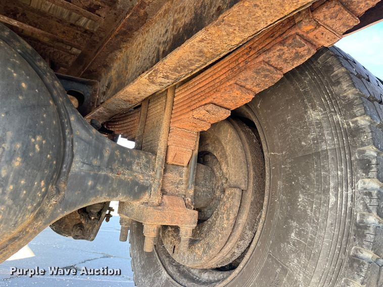 image for item DP0456 1995 International 4900  dump flatbed truck