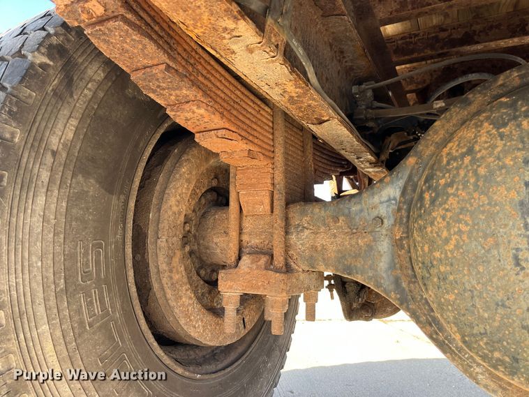 image for item DP0456 1995 International 4900  dump flatbed truck