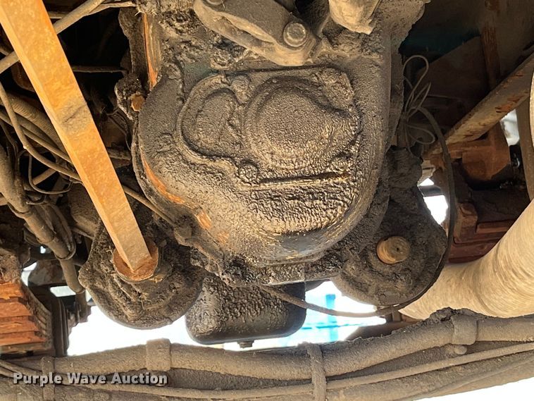 image for item DP0456 1995 International 4900  dump flatbed truck