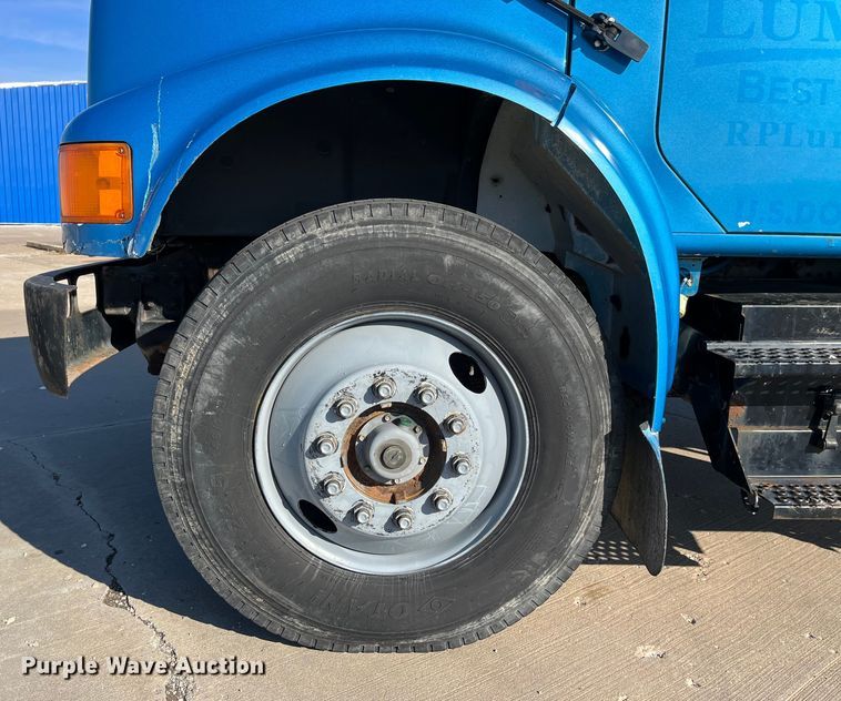 image for item DP0456 1995 International 4900  dump flatbed truck