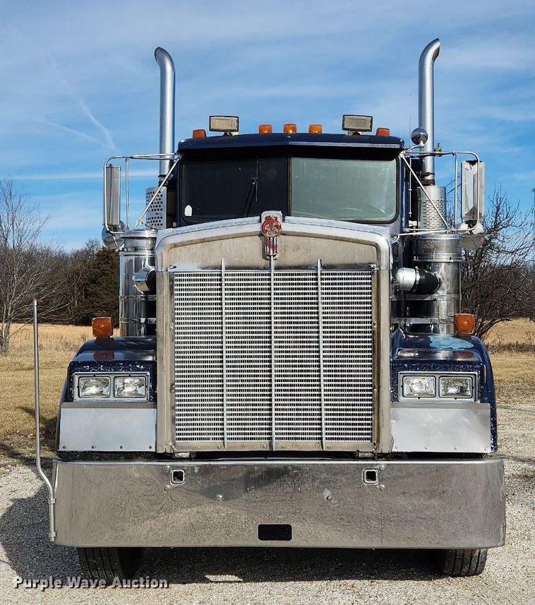 image for item EA9438 1984 Kenworth W900  semi truck