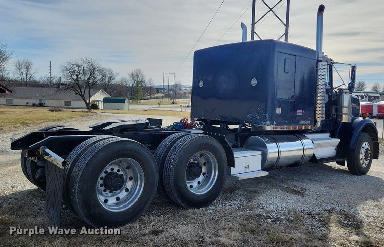 image for item EA9438 1984 Kenworth W900  semi truck