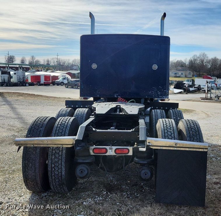 image for item EA9438 1984 Kenworth W900  semi truck