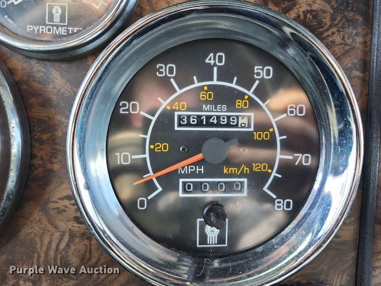 image for item EA9438 1984 Kenworth W900  semi truck