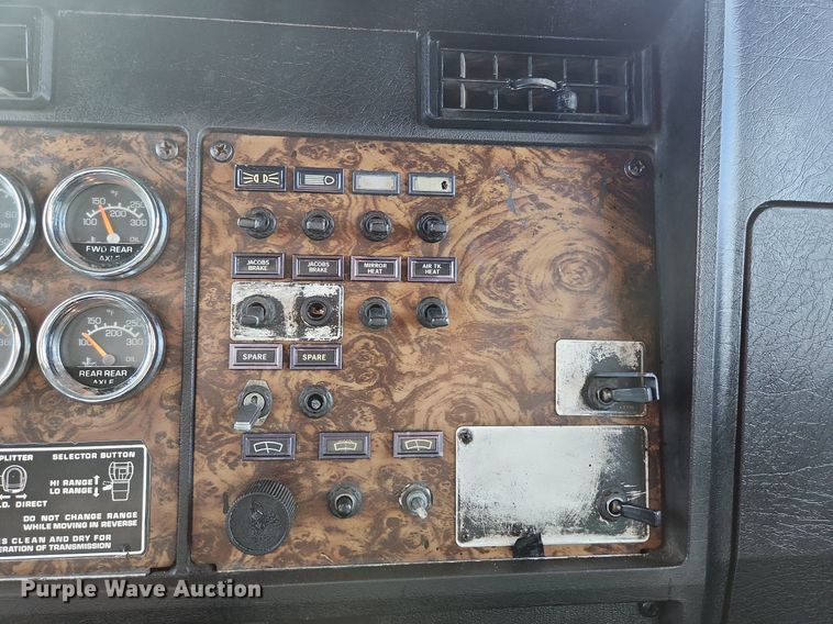 image for item EA9438 1984 Kenworth W900  semi truck