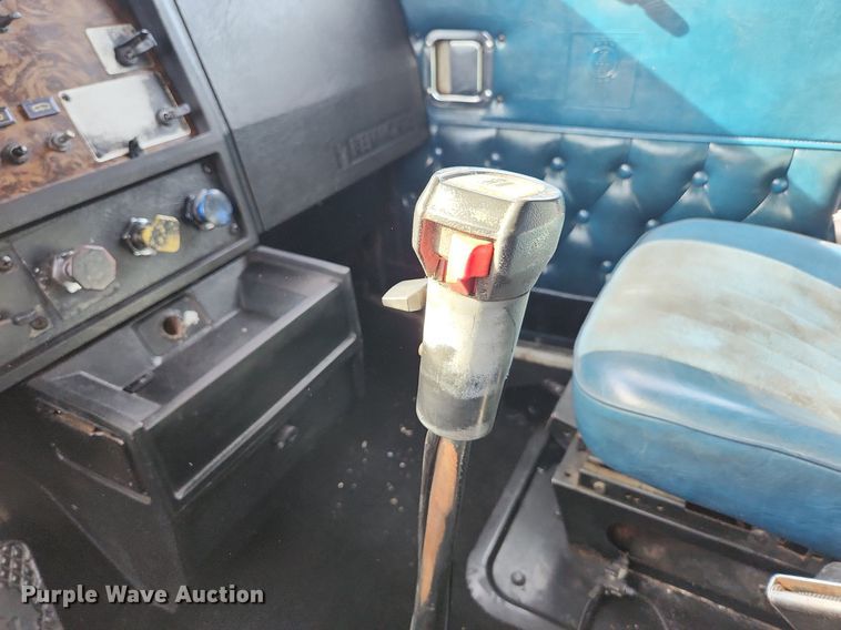 image for item EA9438 1984 Kenworth W900  semi truck