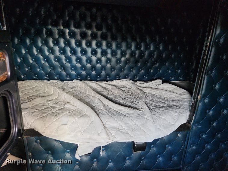 image for item EA9438 1984 Kenworth W900  semi truck