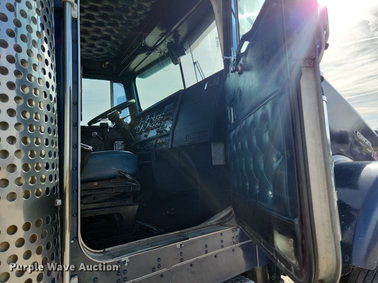 image for item EA9438 1984 Kenworth W900  semi truck