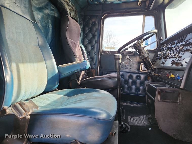 image for item EA9438 1984 Kenworth W900  semi truck