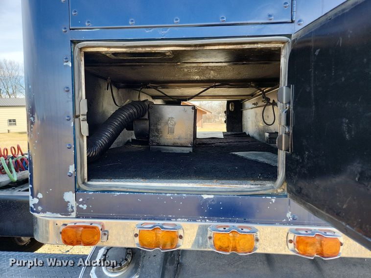 image for item EA9438 1984 Kenworth W900  semi truck