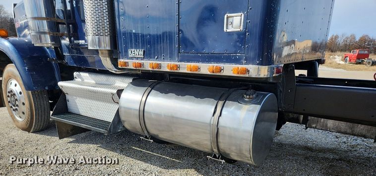 image for item EA9438 1984 Kenworth W900  semi truck