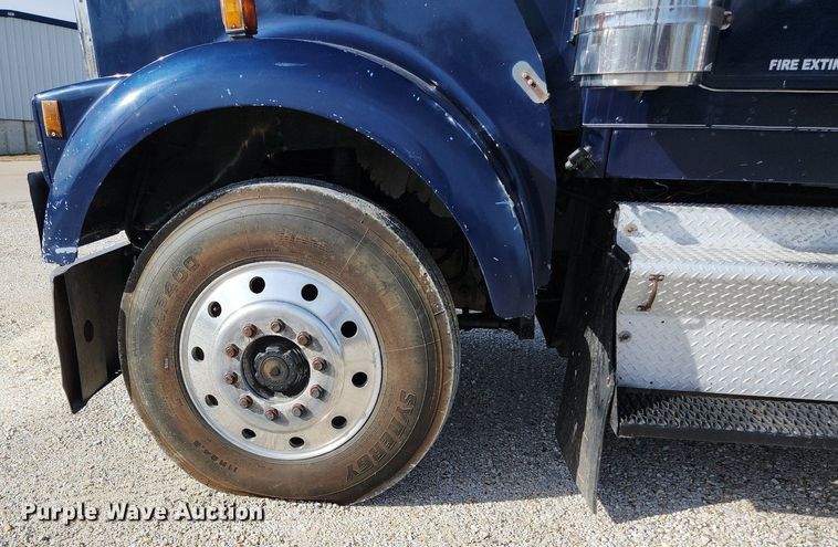 image for item EA9438 1984 Kenworth W900  semi truck