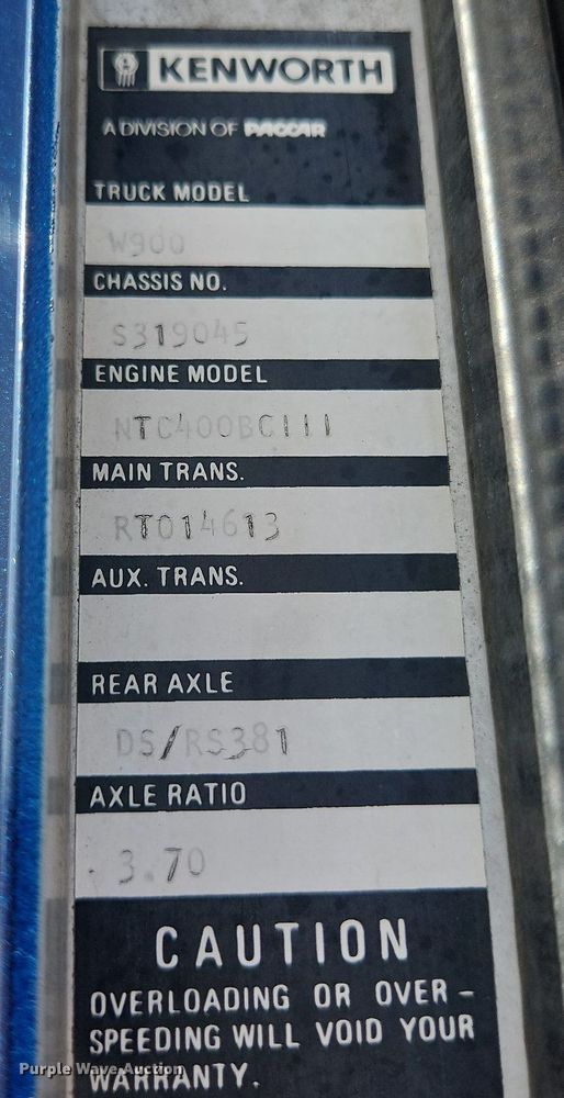 image for item EA9438 1984 Kenworth W900  semi truck