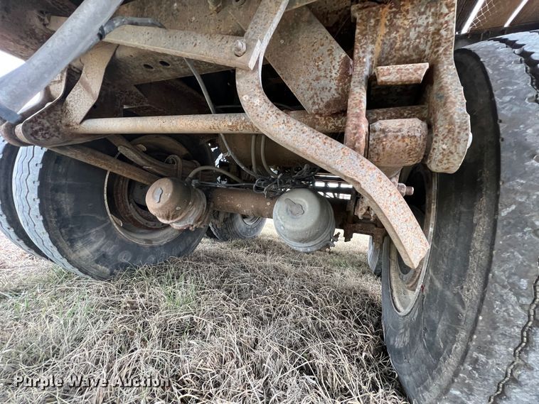 image for item ID9271 1999 Fruehauf  flatbed trailer