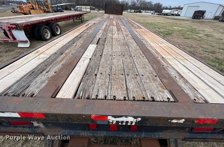 image for item ID9271 1999 Fruehauf  flatbed trailer