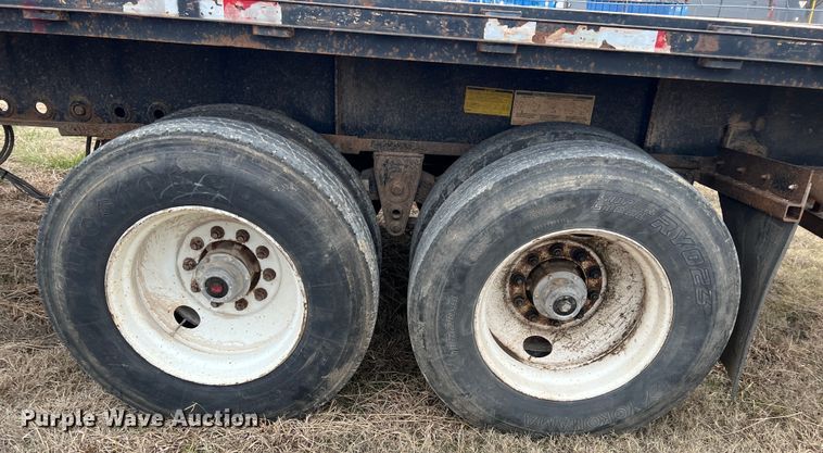image for item ID9271 1999 Fruehauf  flatbed trailer