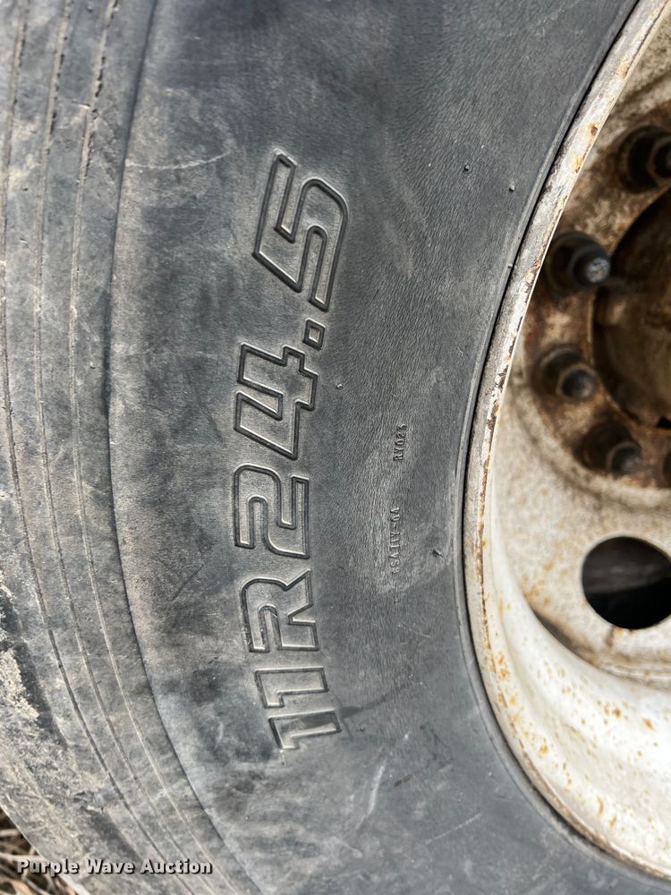 image for item ID9271 1999 Fruehauf  flatbed trailer