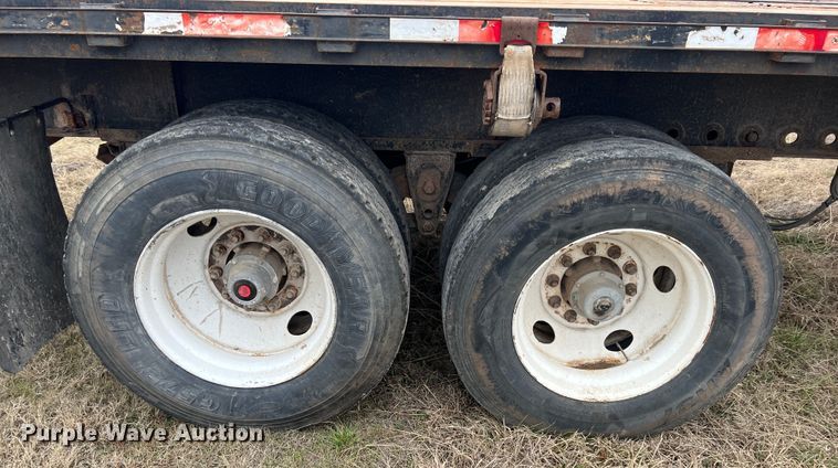 image for item ID9271 1999 Fruehauf  flatbed trailer