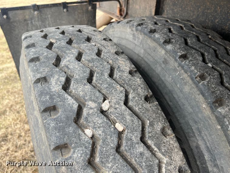 image for item ID9271 1999 Fruehauf  flatbed trailer