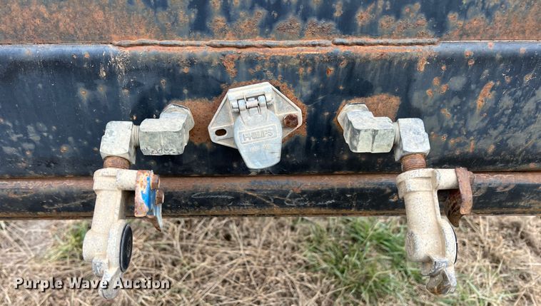 image for item ID9271 1999 Fruehauf  flatbed trailer