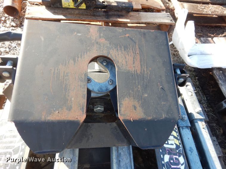 image for item JR9016 Super Glide 3300  fifth wheel plate