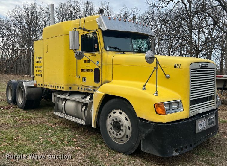 image for item JU9693 1998 Freightliner FLD  semi truck