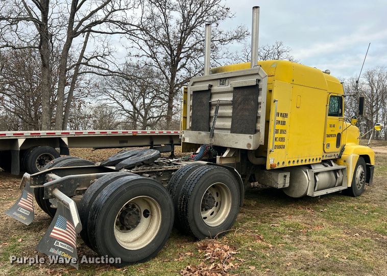 image for item JU9693 1998 Freightliner FLD  semi truck