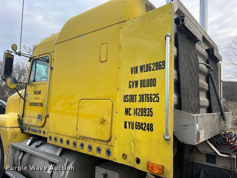 image for item JU9693 1998 Freightliner FLD  semi truck