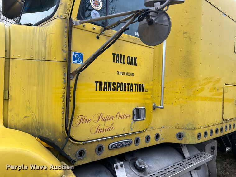 image for item JU9693 1998 Freightliner FLD  semi truck